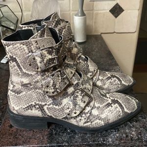 STEVEN New York snake skin booties